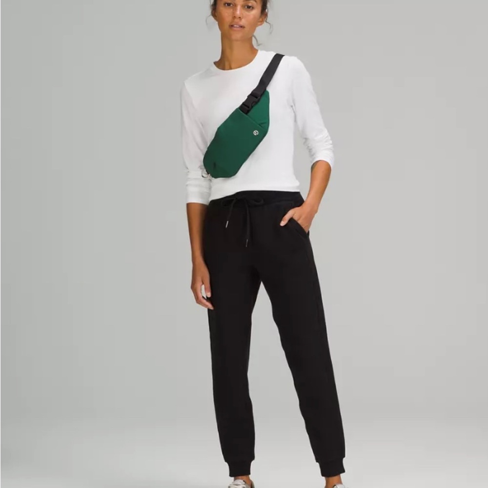 Lululemon Multi-Pocket Belt Bag (Green)